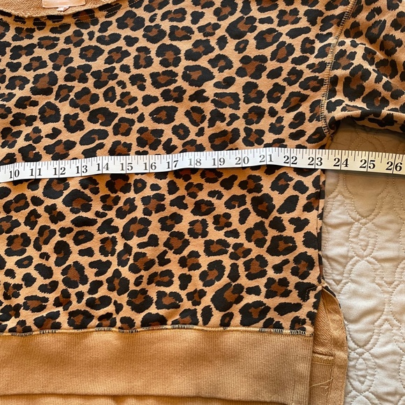 5 for $15  NWOT POPPY & PEONIES Leopard Print Sweatshirt Boxy Cropped Raw Edge - Picture 3 of 6